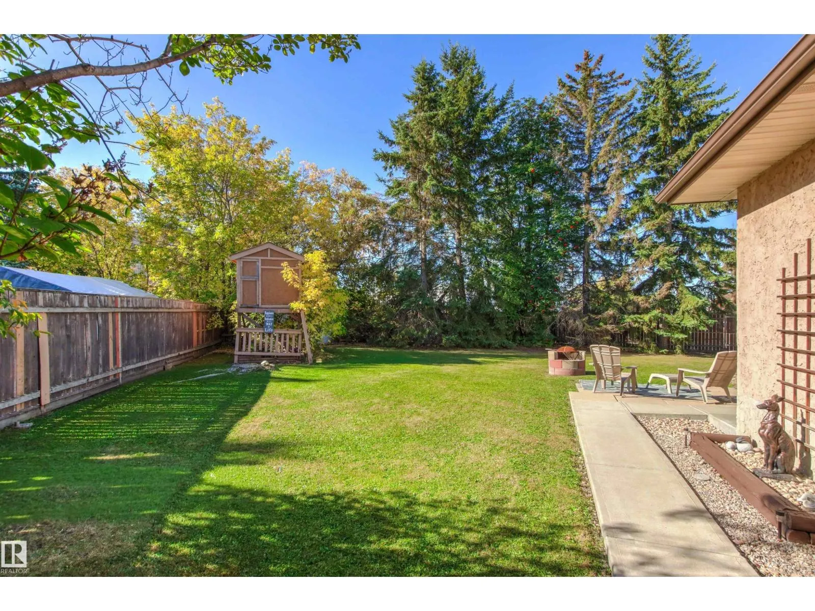 1704 39 ST NW