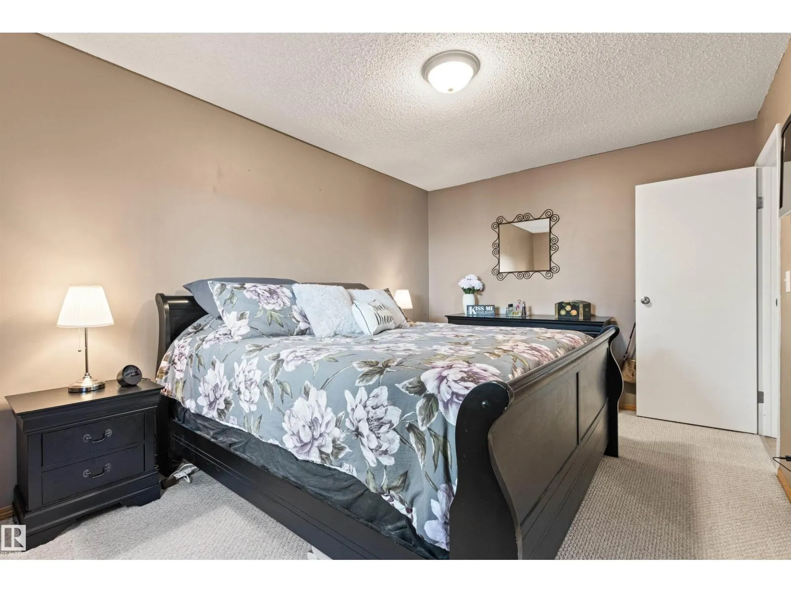 1704 39 ST NW