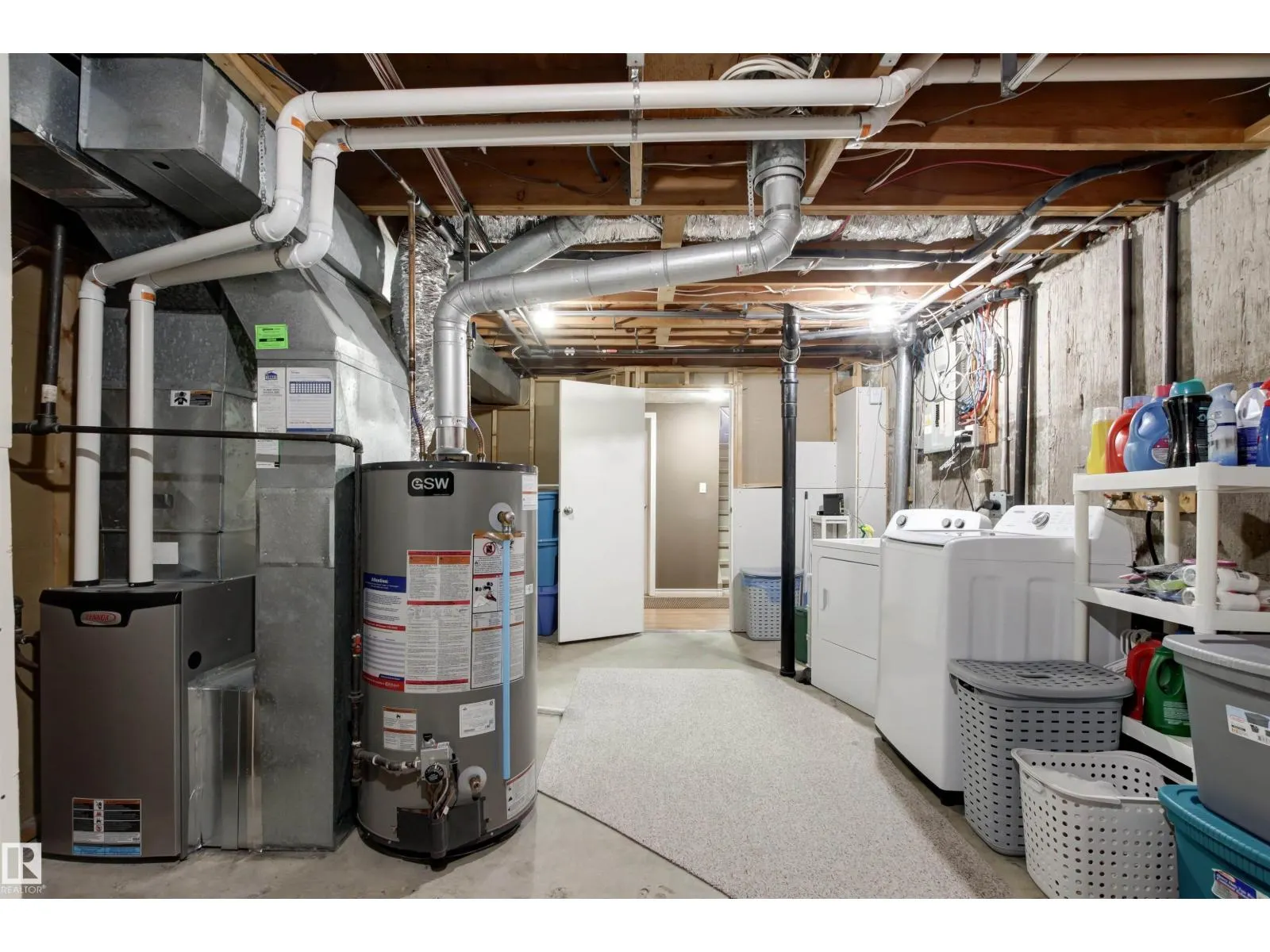 1704 39 ST NW