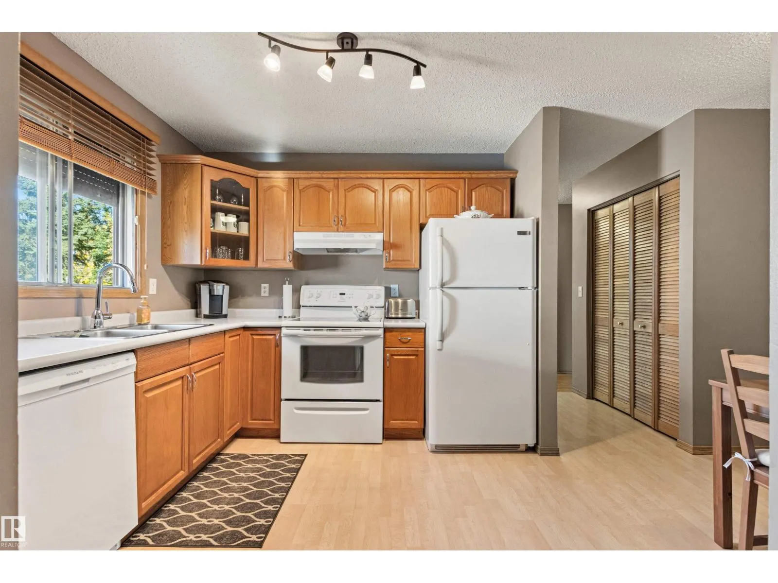 1704 39 ST NW