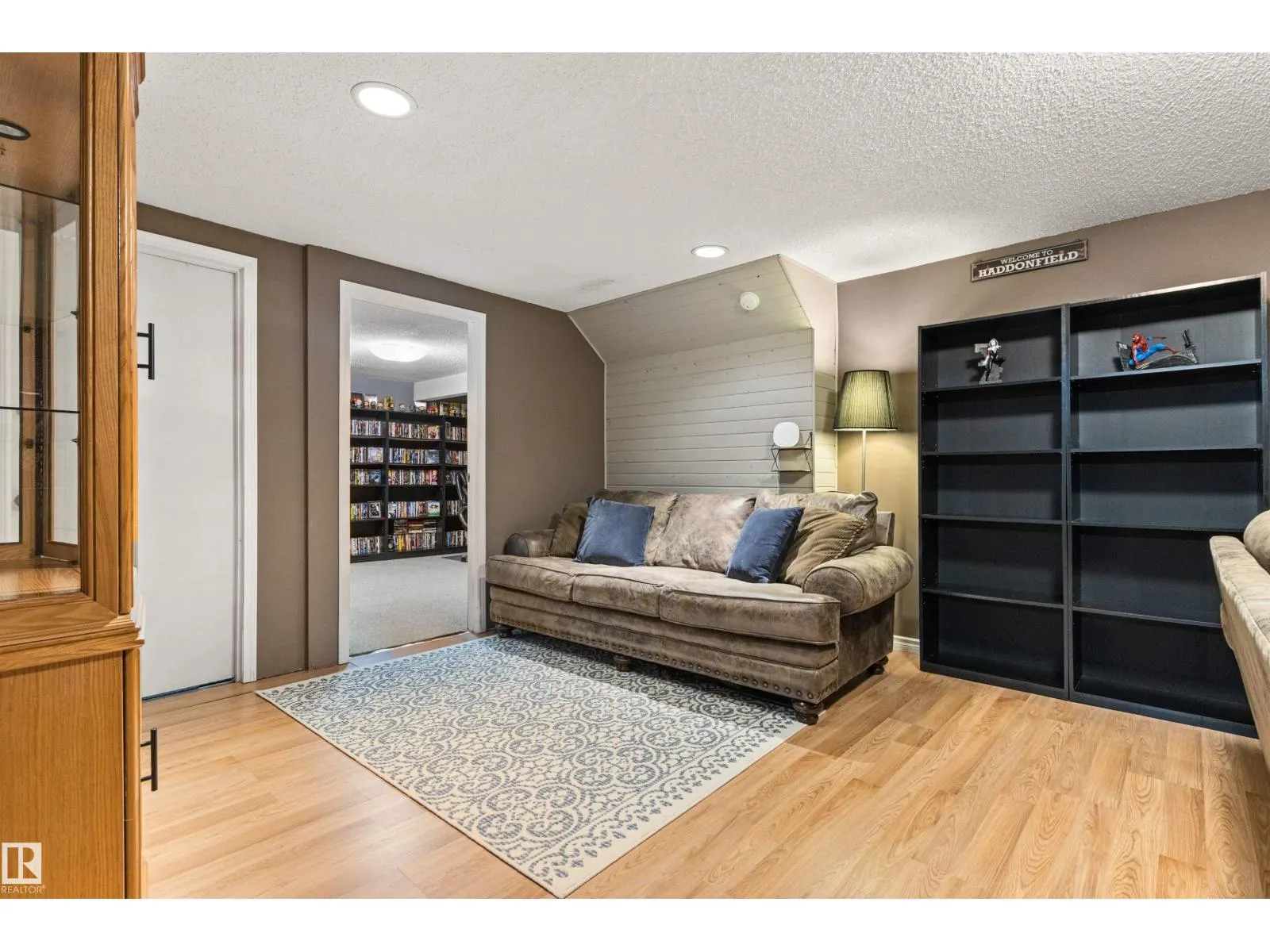 1704 39 ST NW