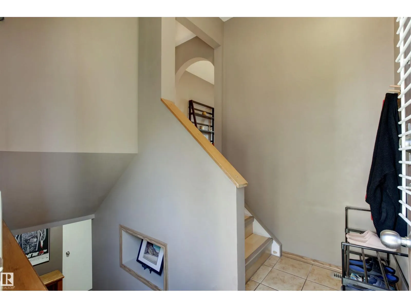 1704 39 ST NW