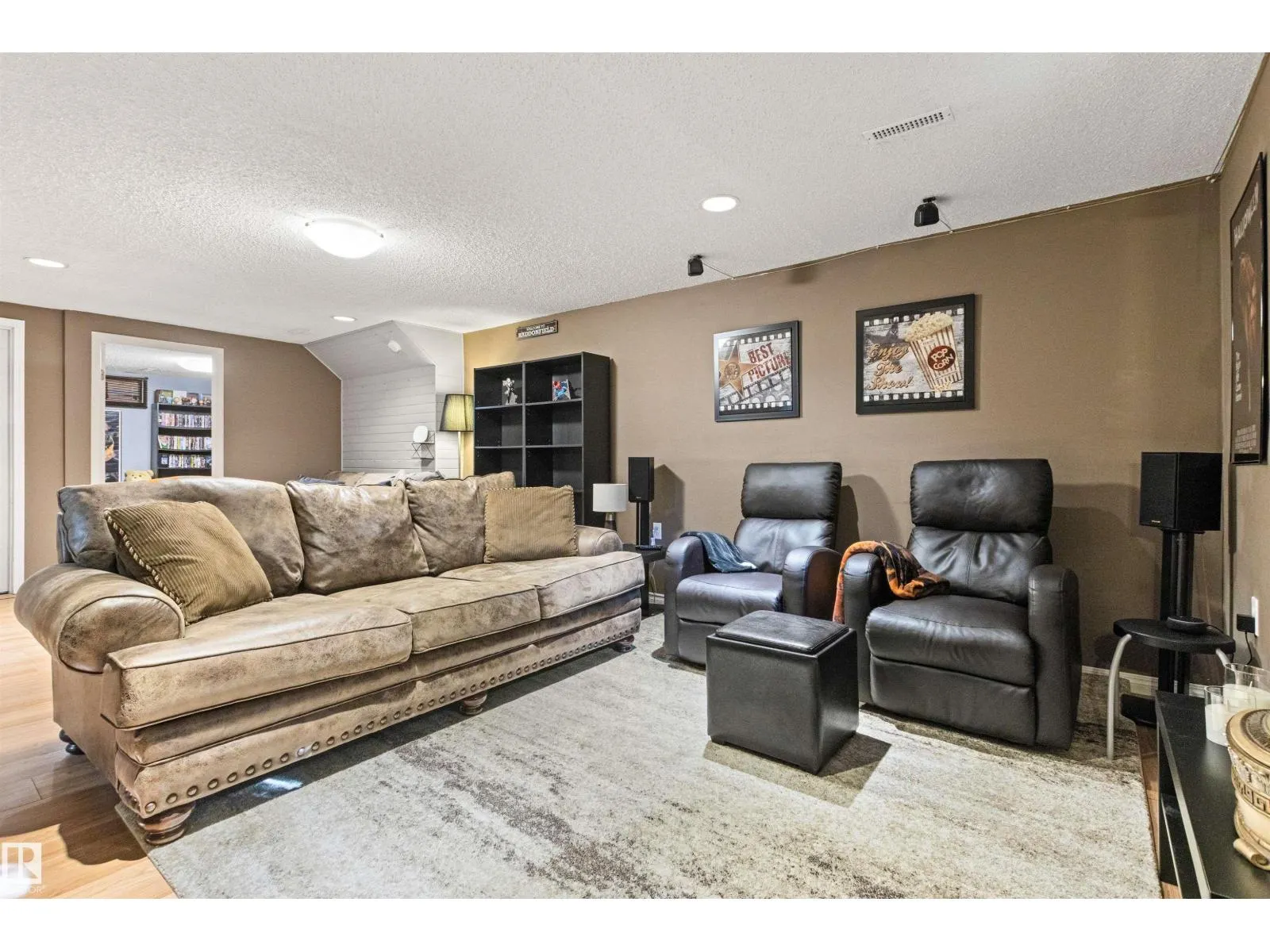 1704 39 ST NW