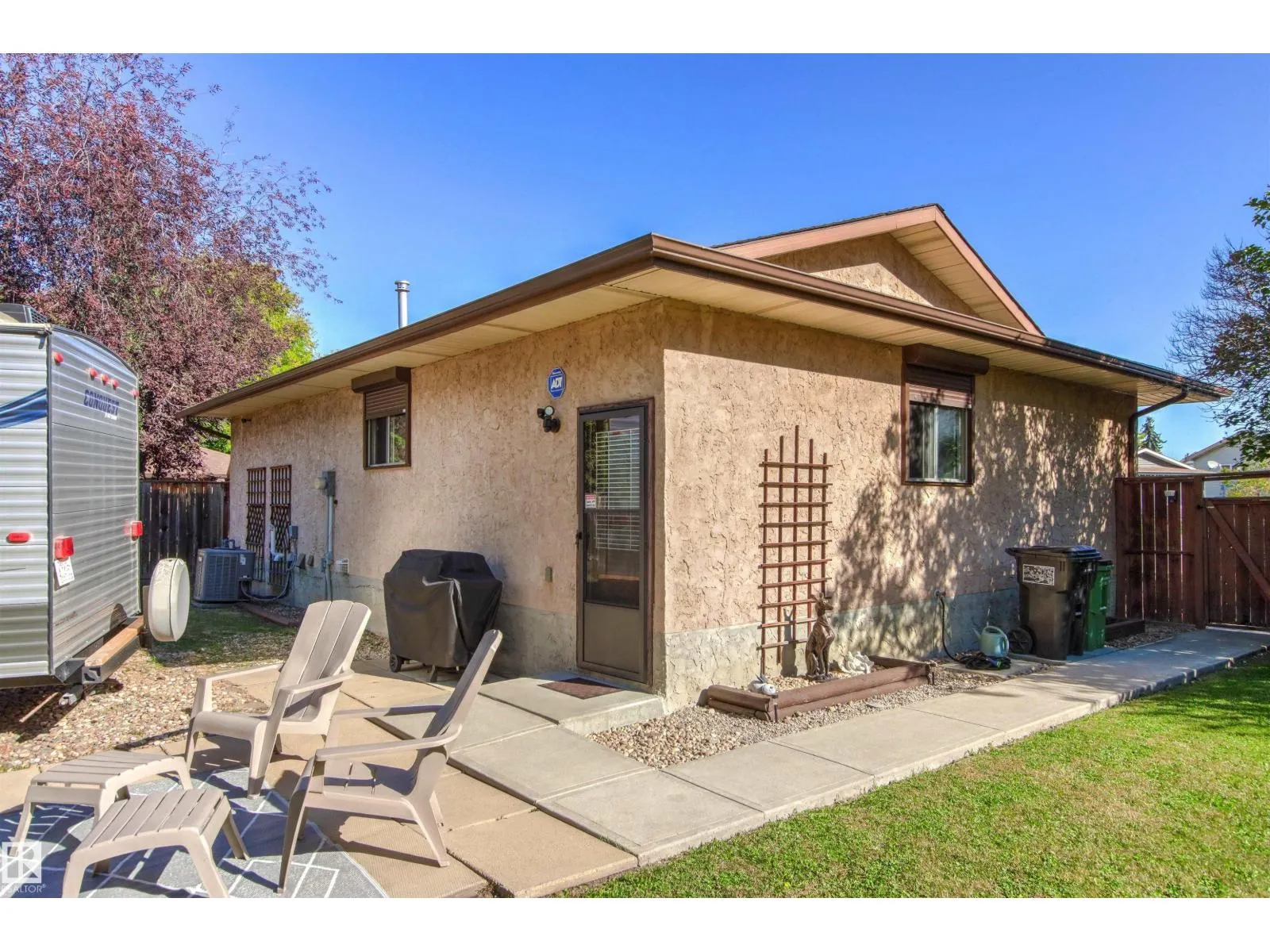 1704 39 ST NW