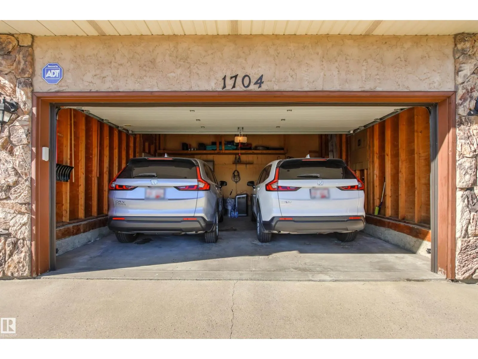 1704 39 ST NW