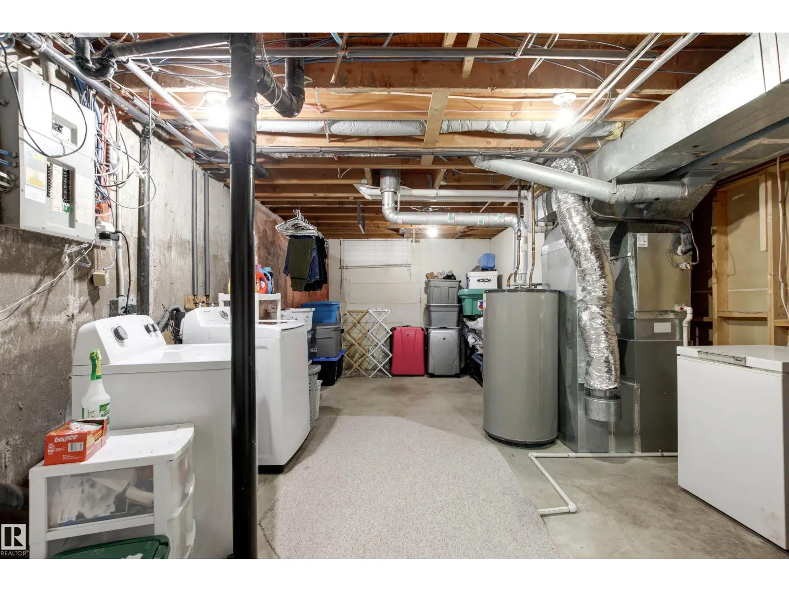 1704 39 ST NW