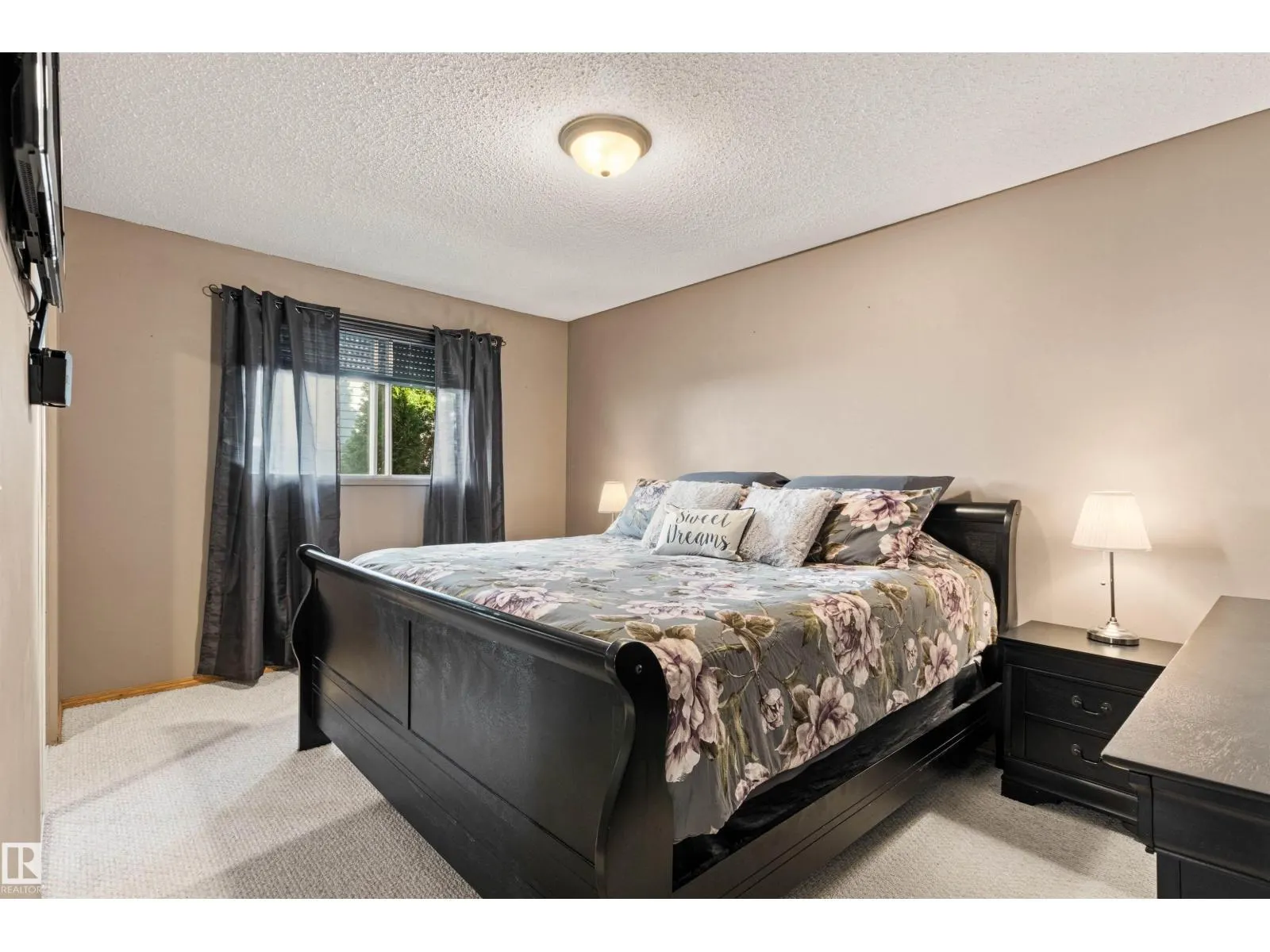 1704 39 ST NW