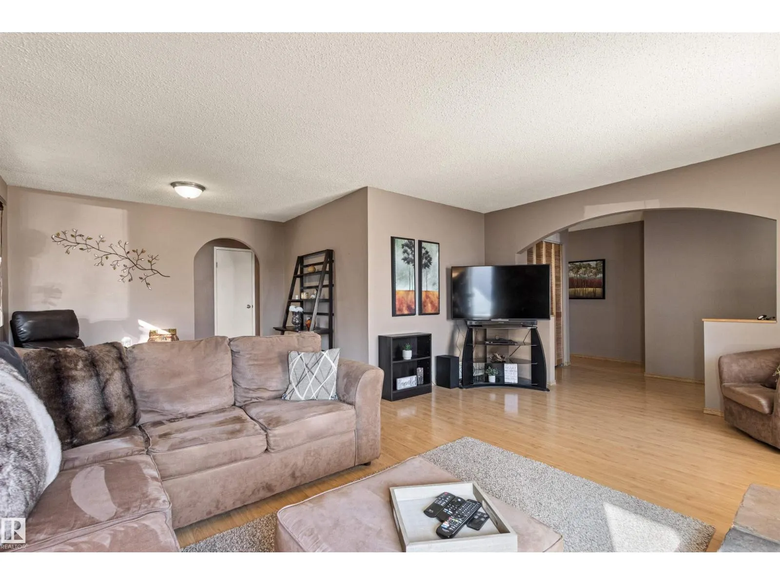 1704 39 ST NW