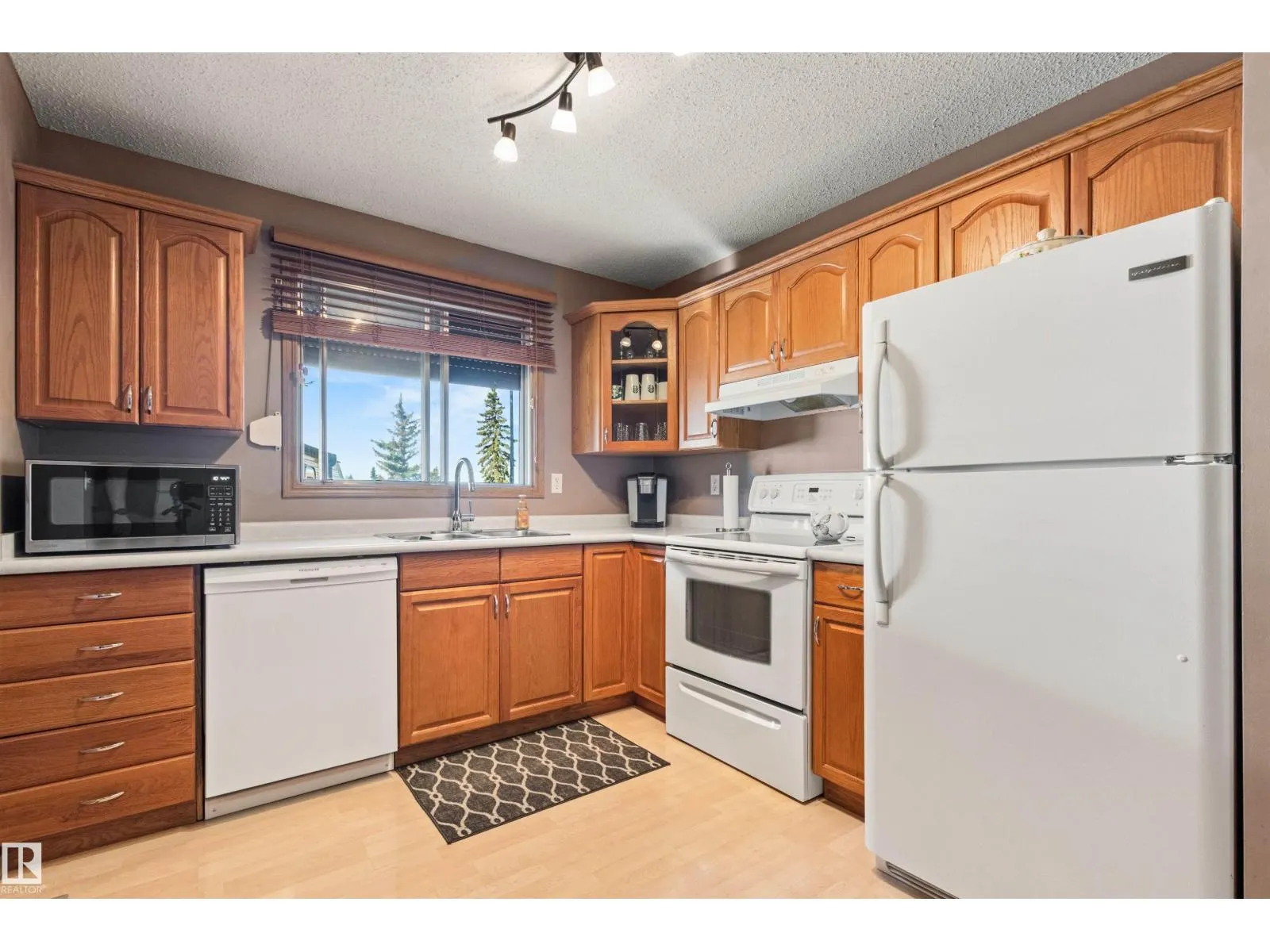 1704 39 ST NW