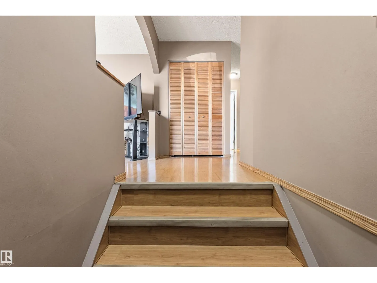 1704 39 ST NW