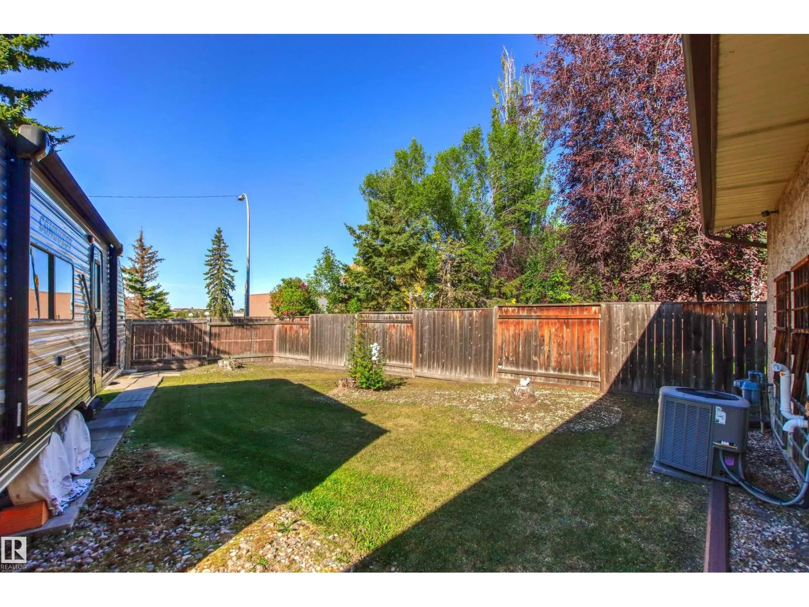1704 39 ST NW