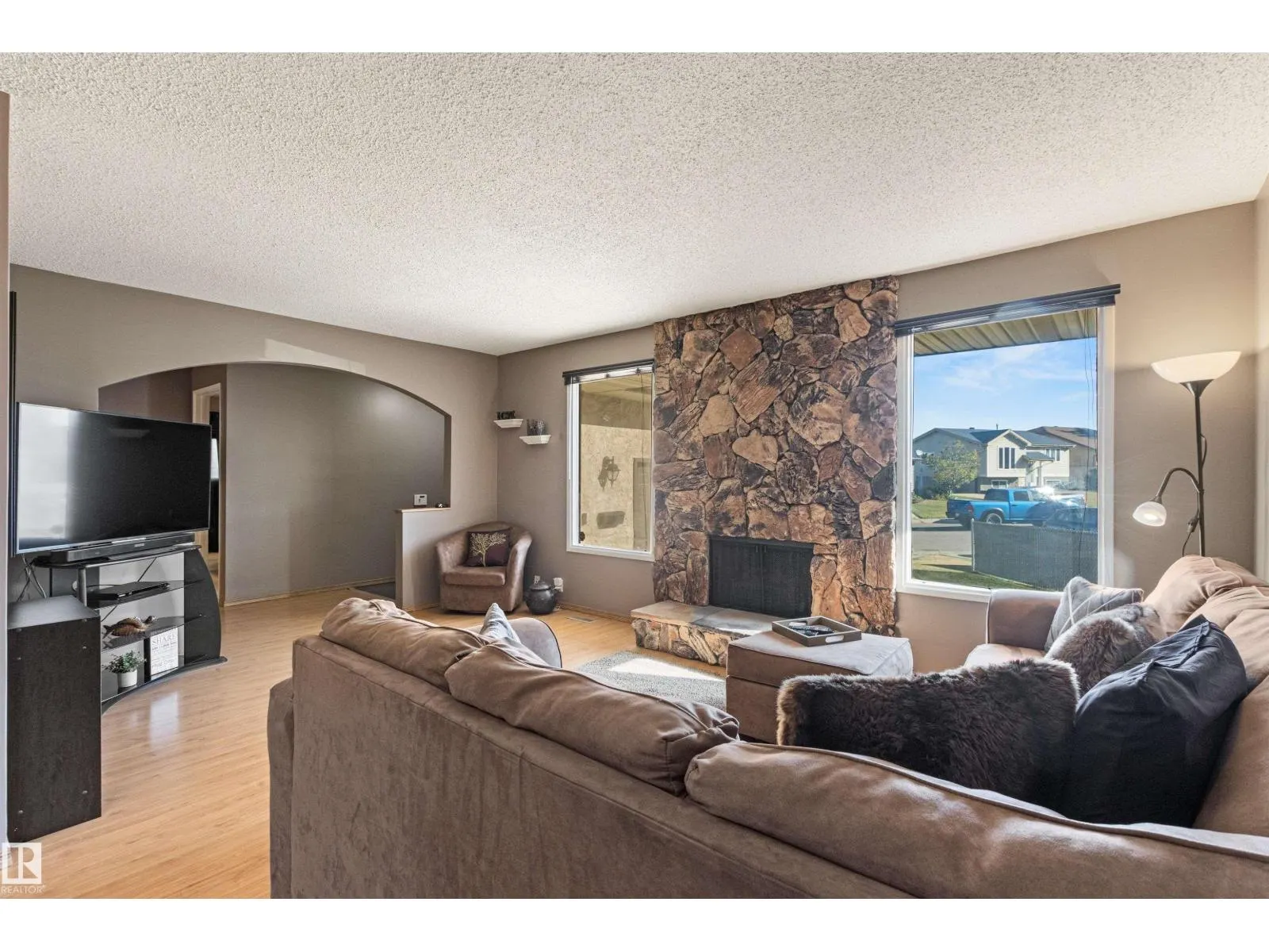 1704 39 ST NW