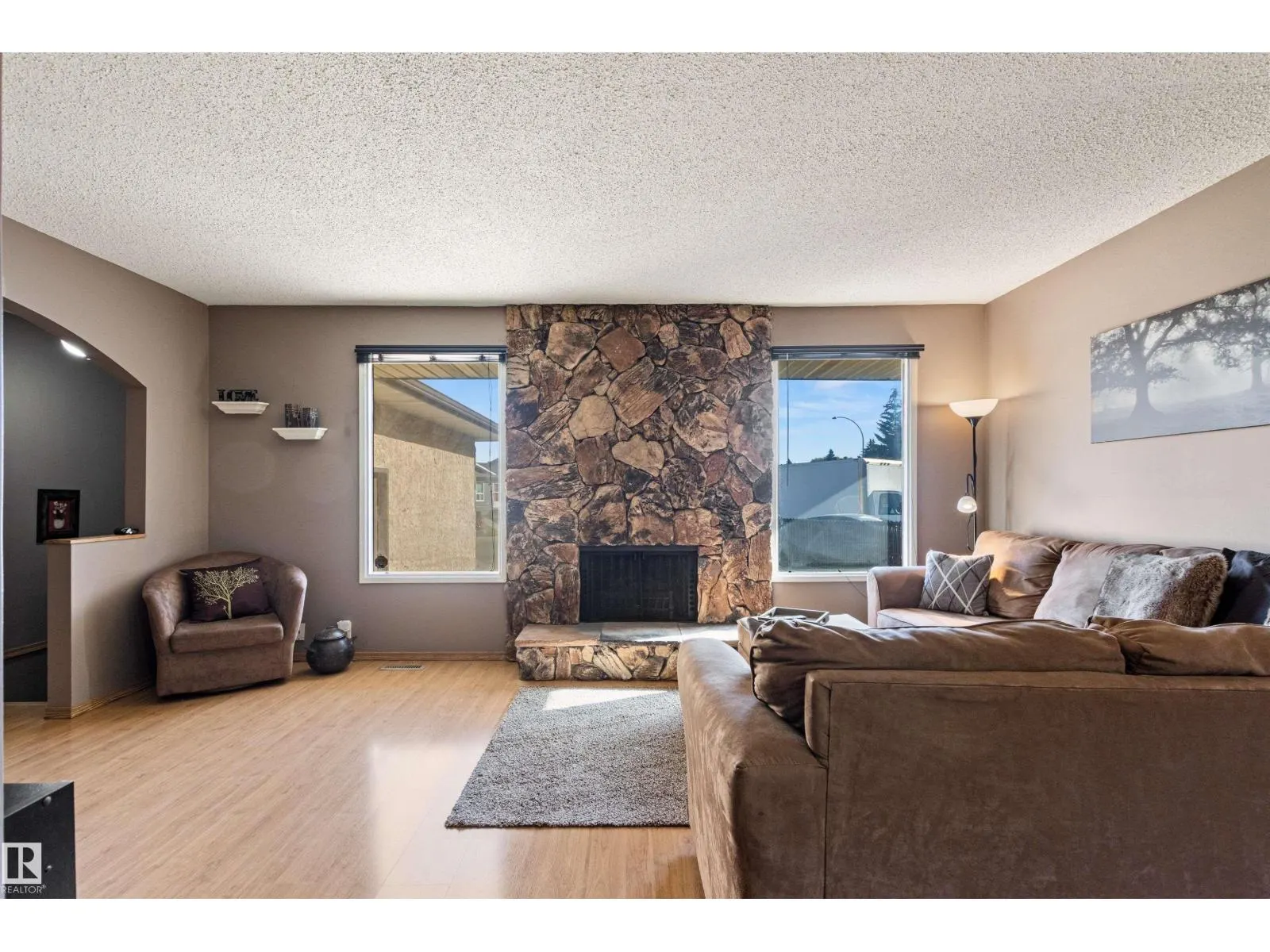 1704 39 ST NW