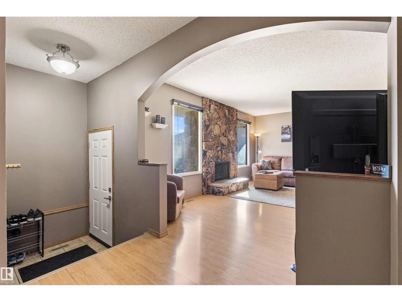 1704 39 ST NW