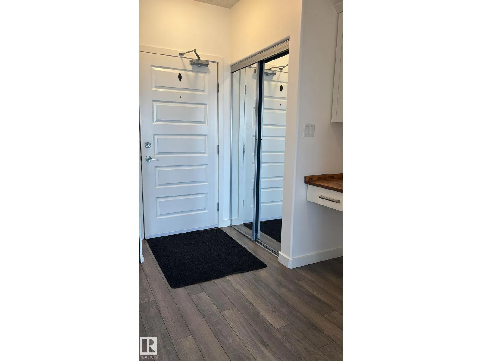 #333 503 Albany WY NW