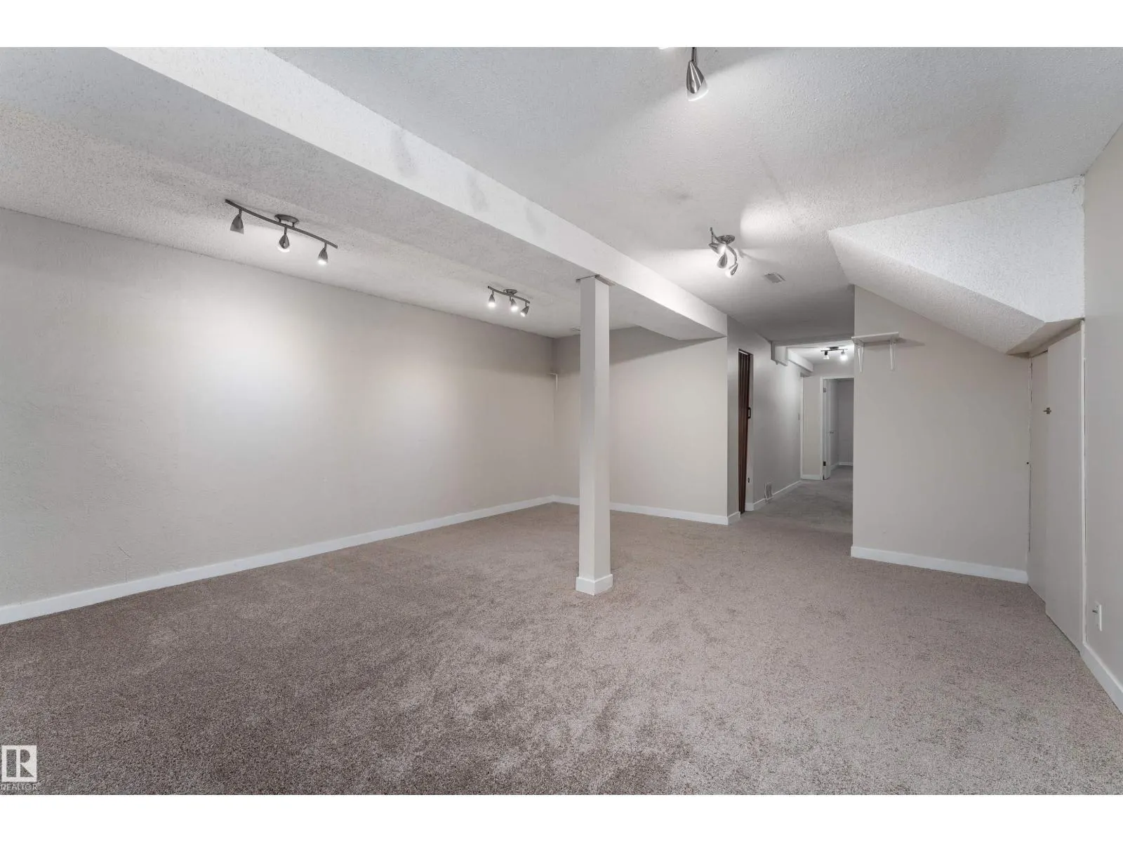 10530 151 ST NW