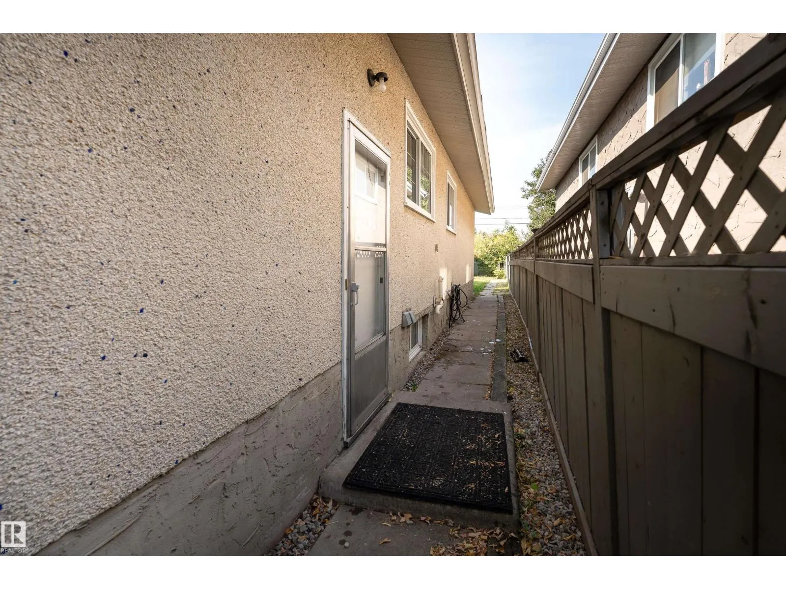 10530 151 ST NW