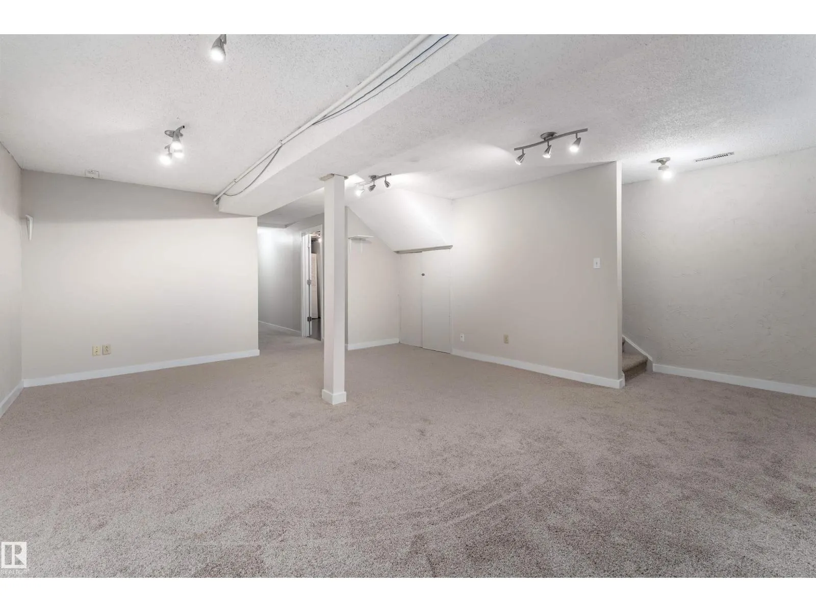 10530 151 ST NW
