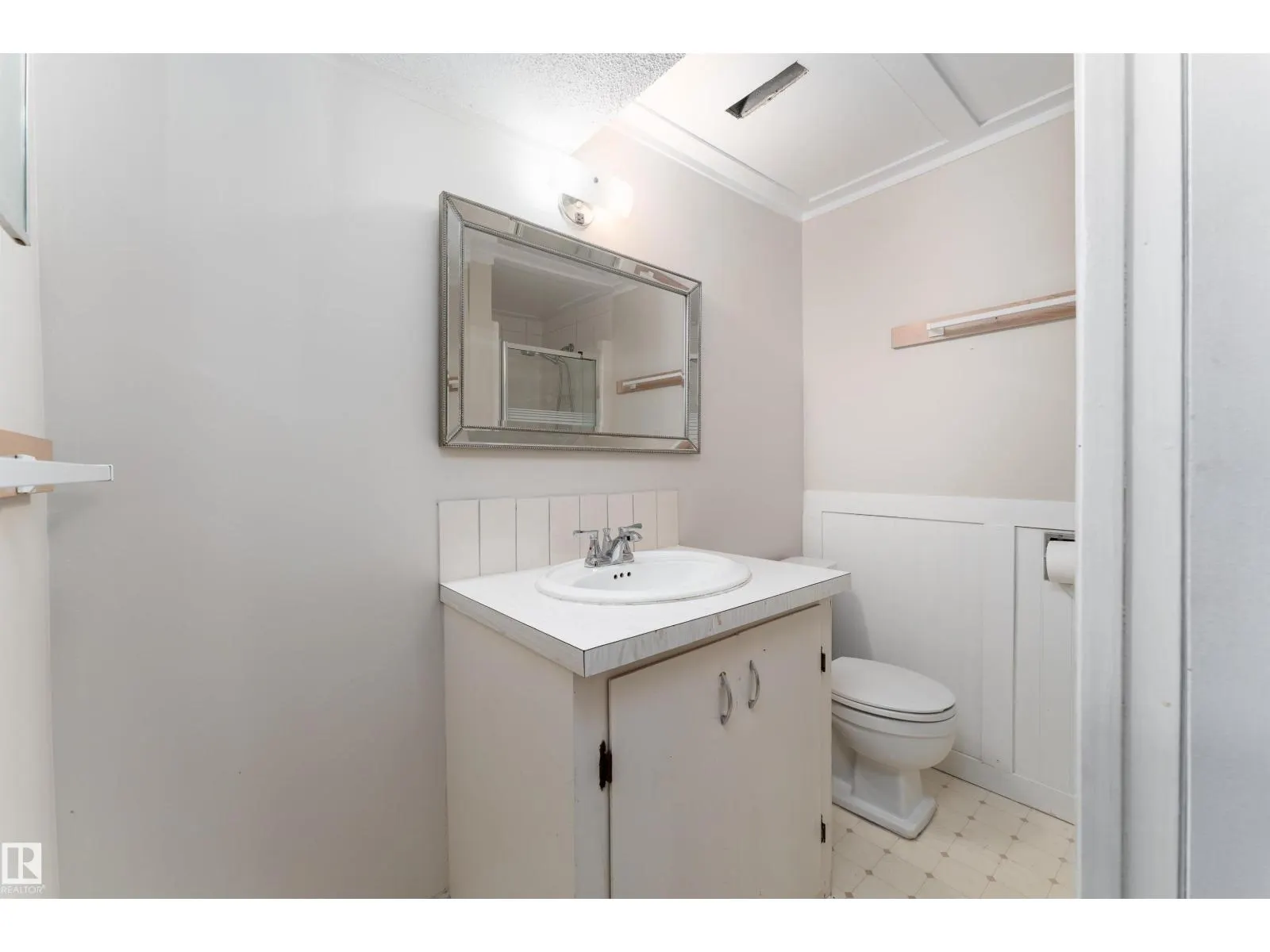 10530 151 ST NW