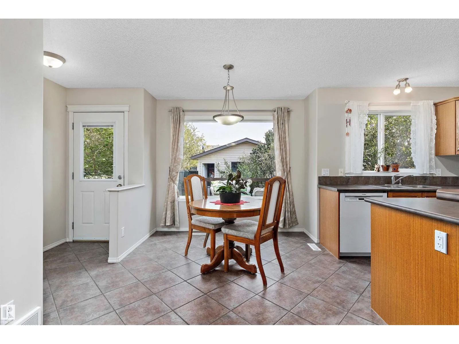 1843 122 ST SW
