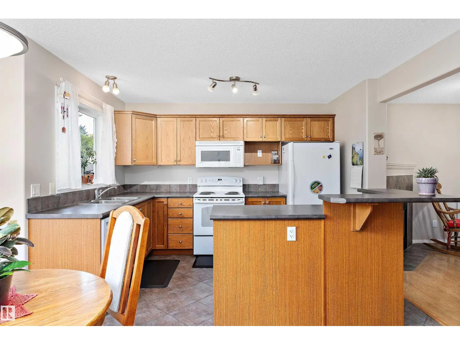 1843 122 ST SW