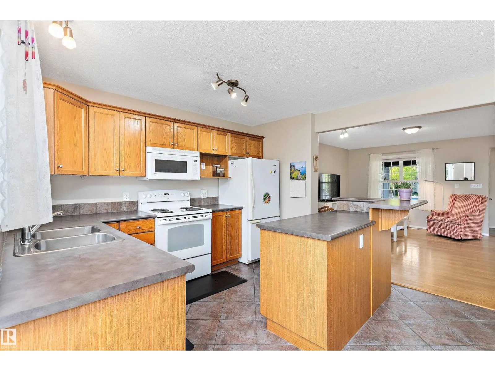 1843 122 ST SW
