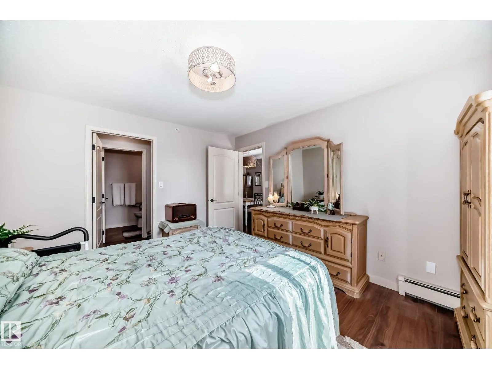 #409 4700 43 AV