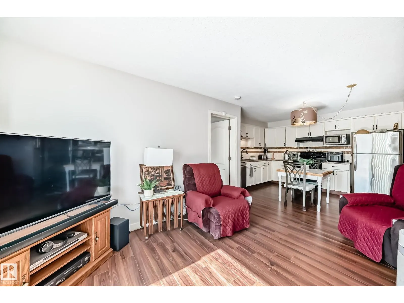 #409 4700 43 AV