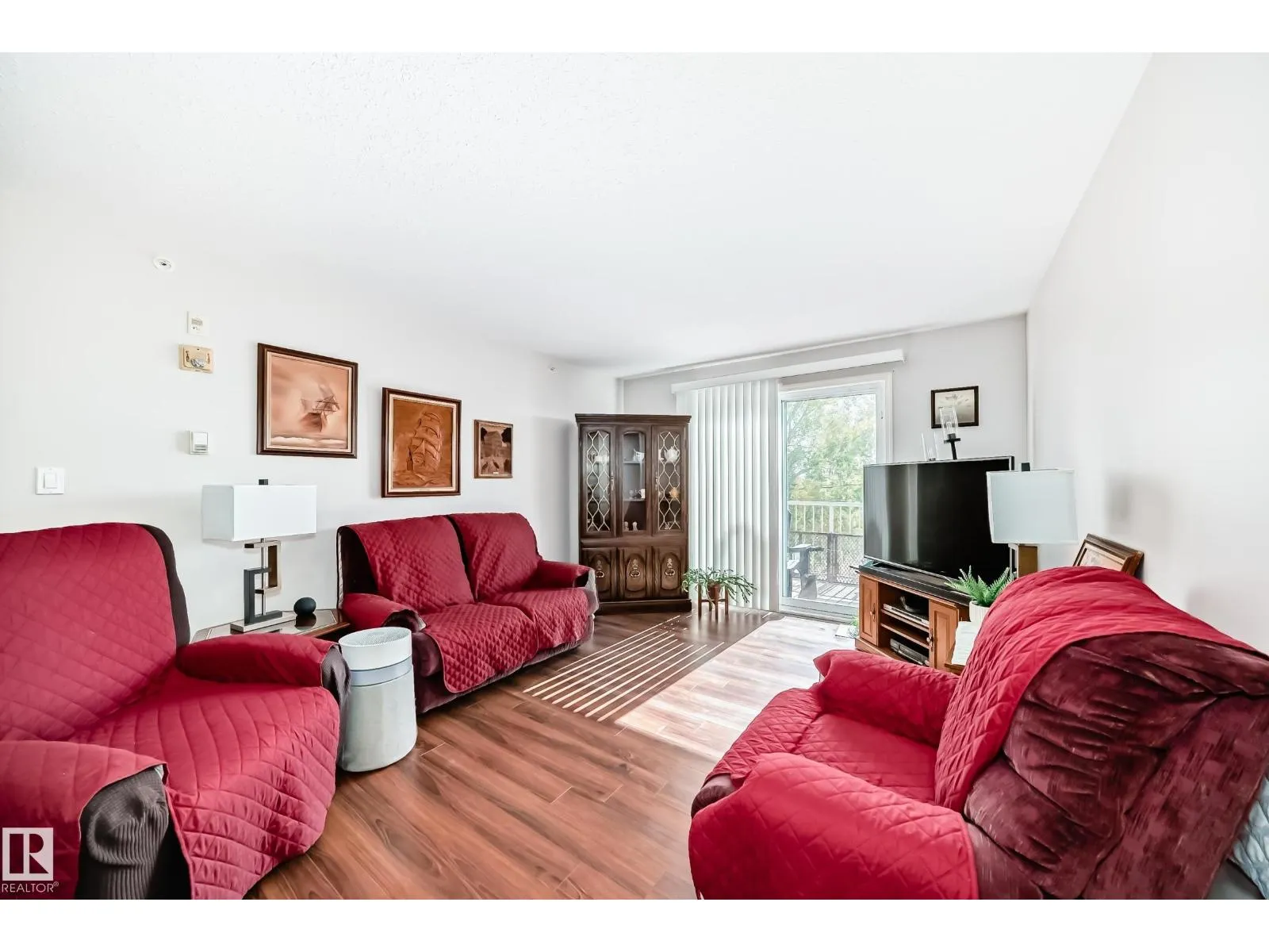 #409 4700 43 AV