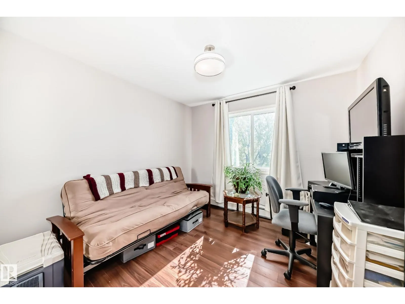 #409 4700 43 AV