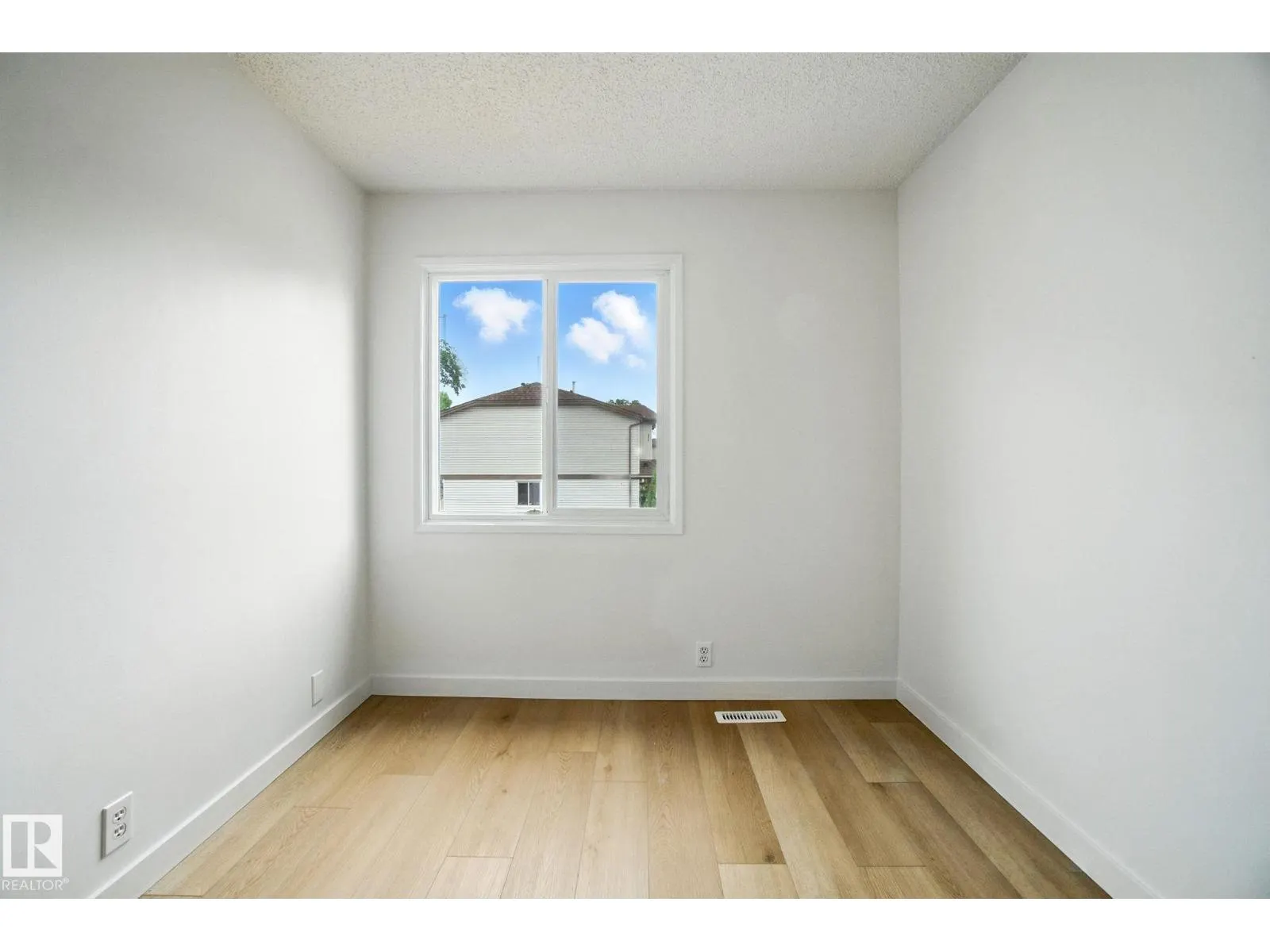 5412 146 AV NW