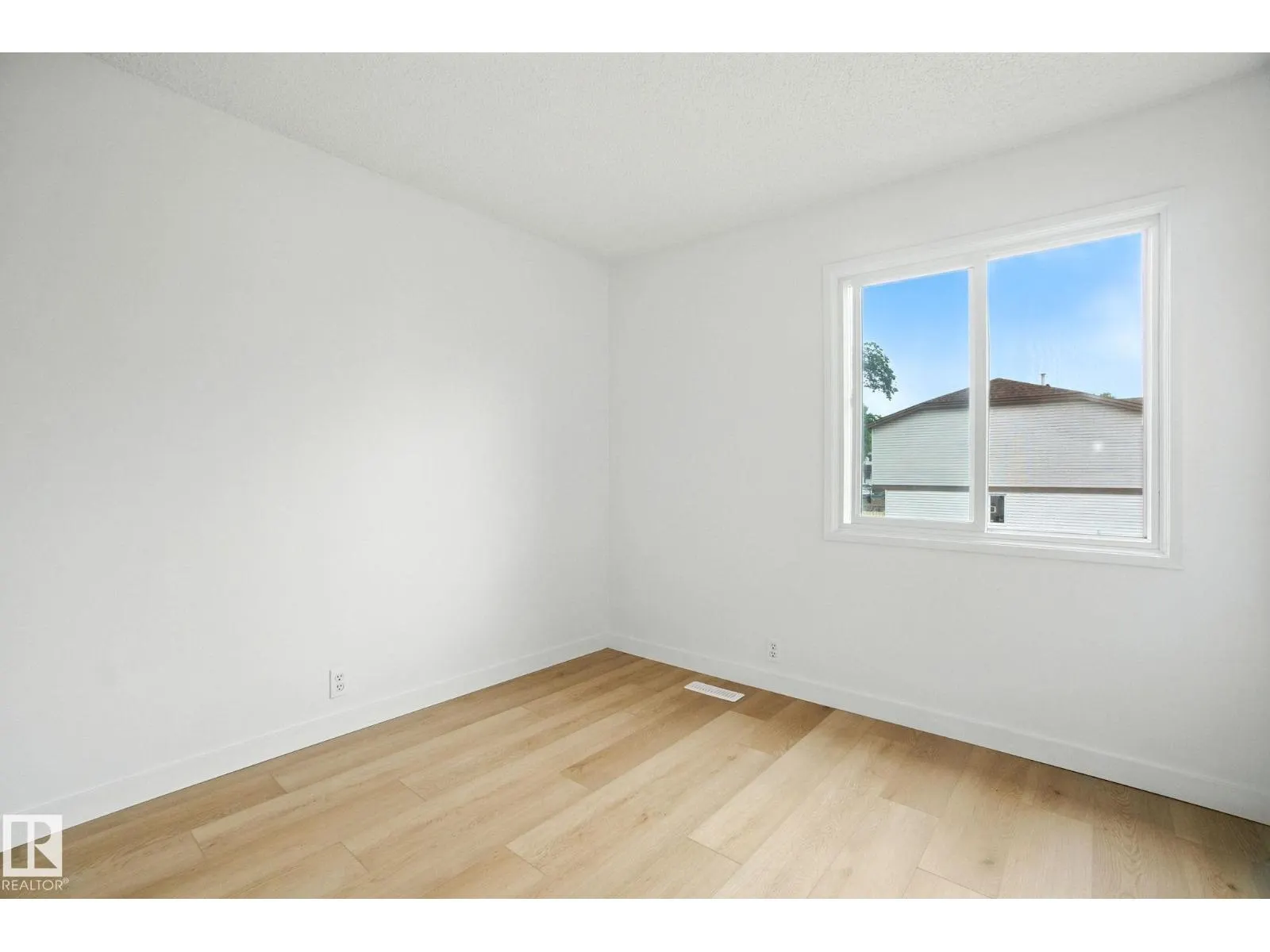 5412 146 AV NW