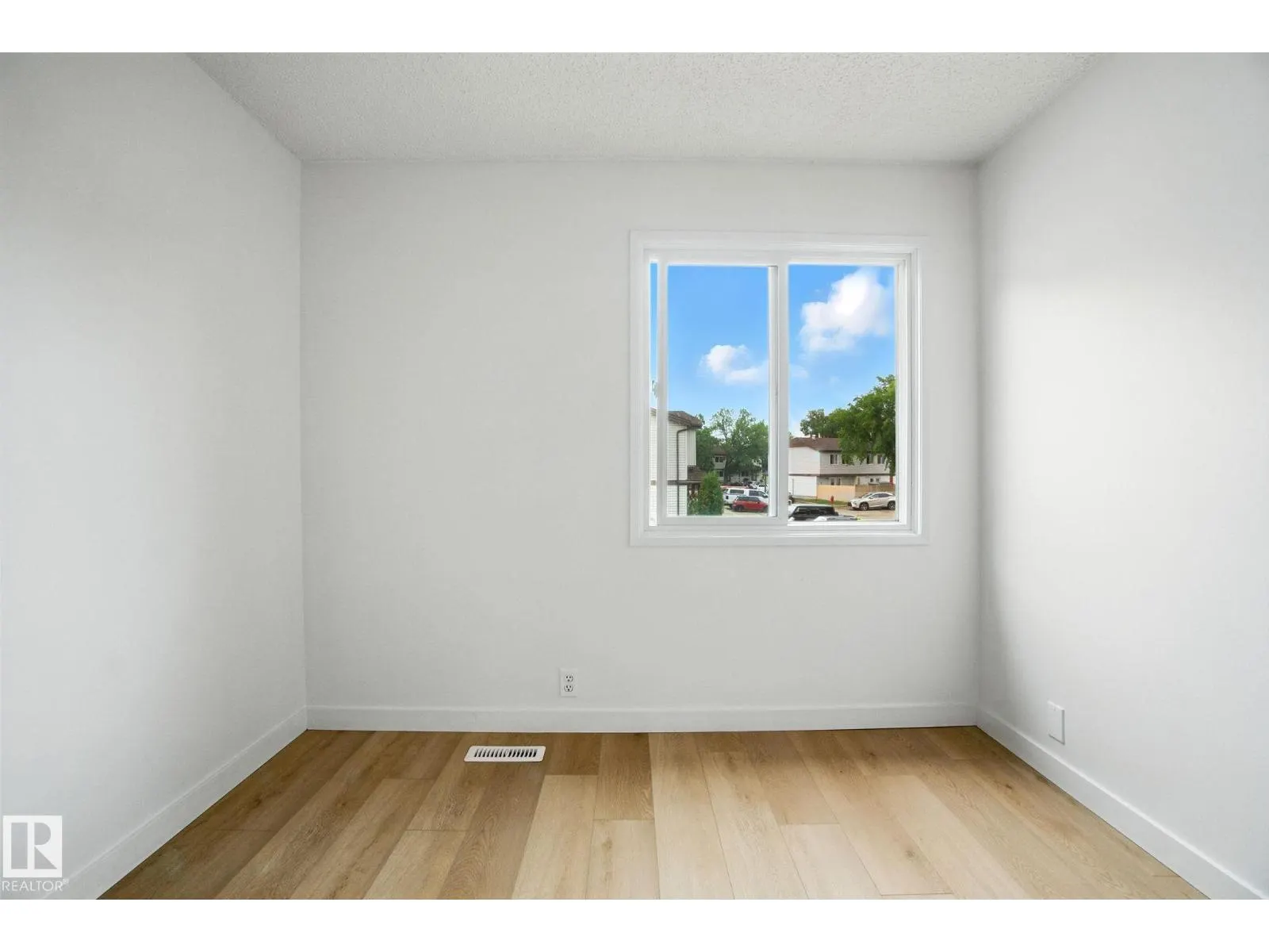 5412 146 AV NW