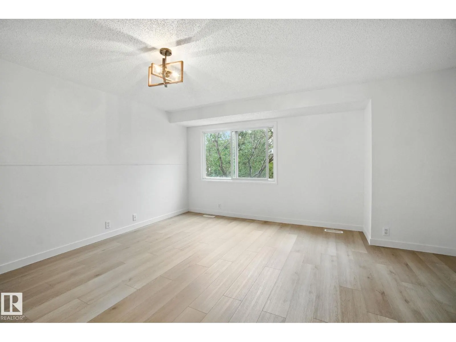 5412 146 AV NW