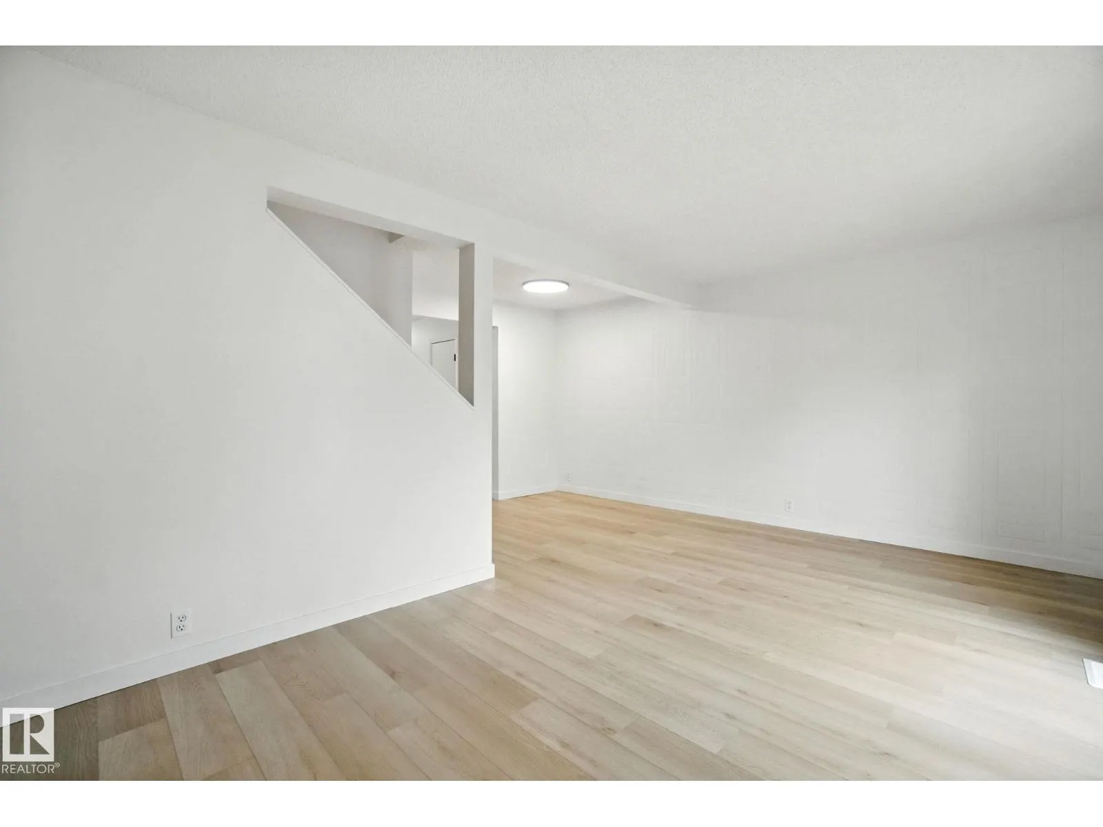 5412 146 AV NW