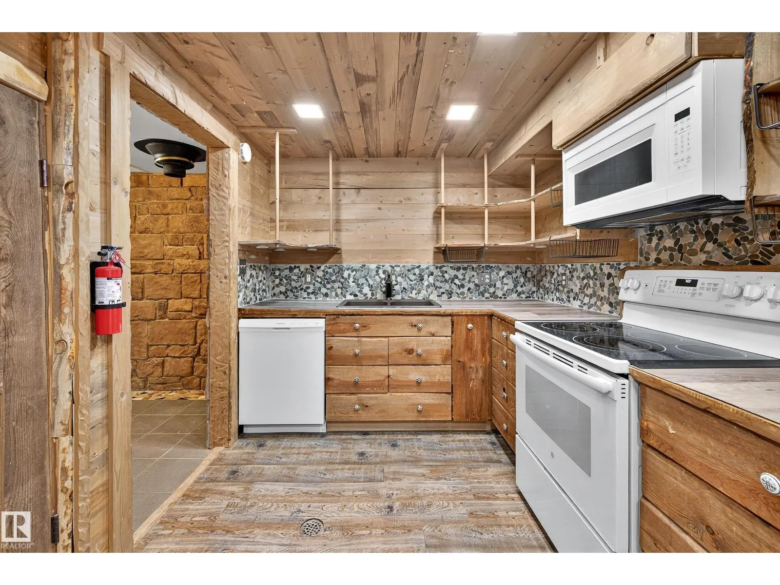 116 CORINTHIA DR
