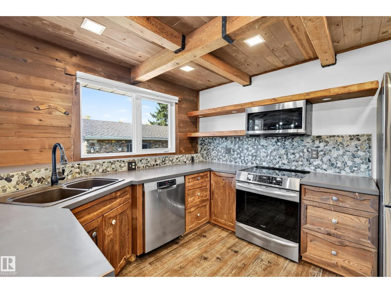 116 CORINTHIA DR