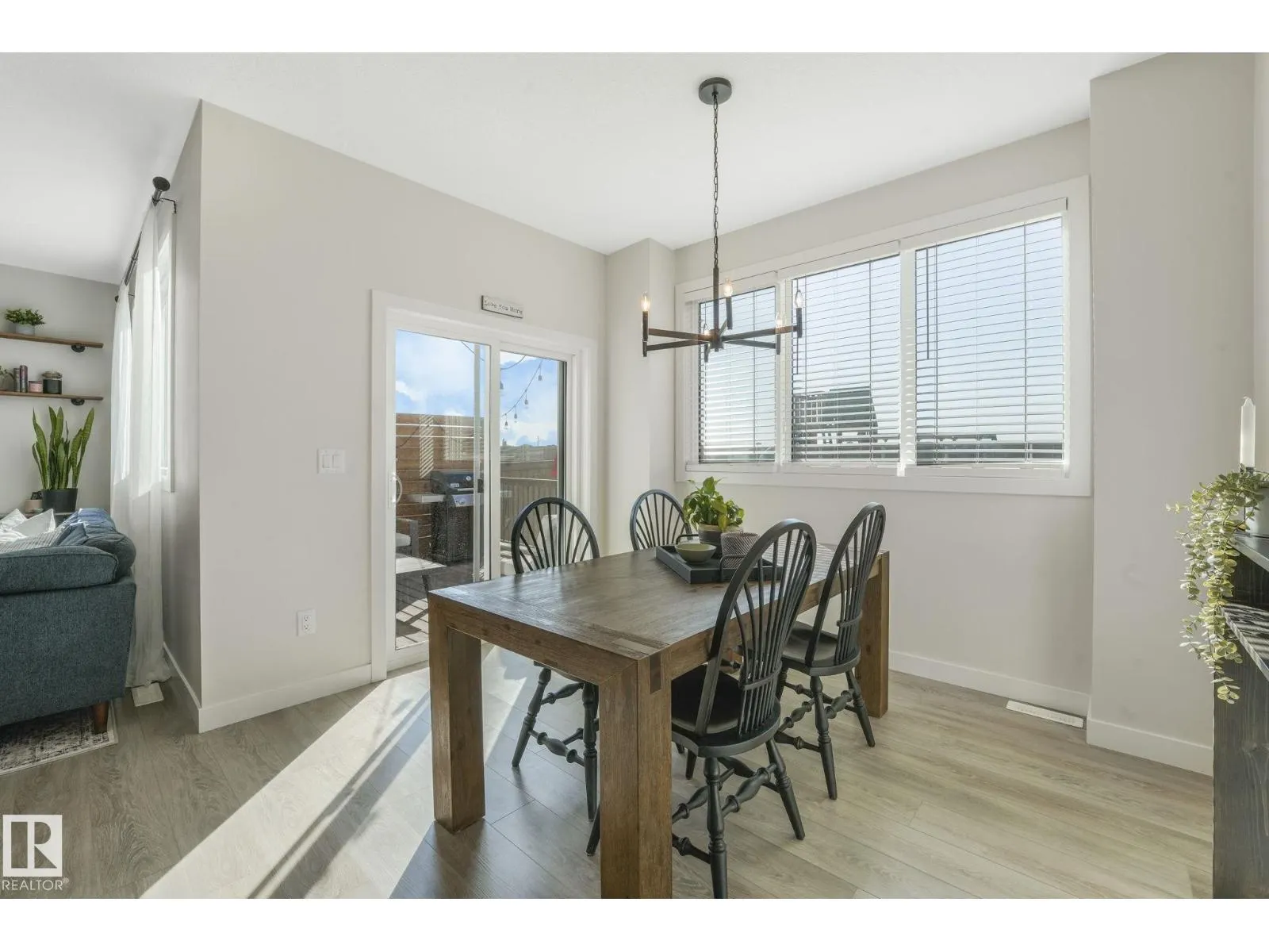 37 SPRINGBROOK WD