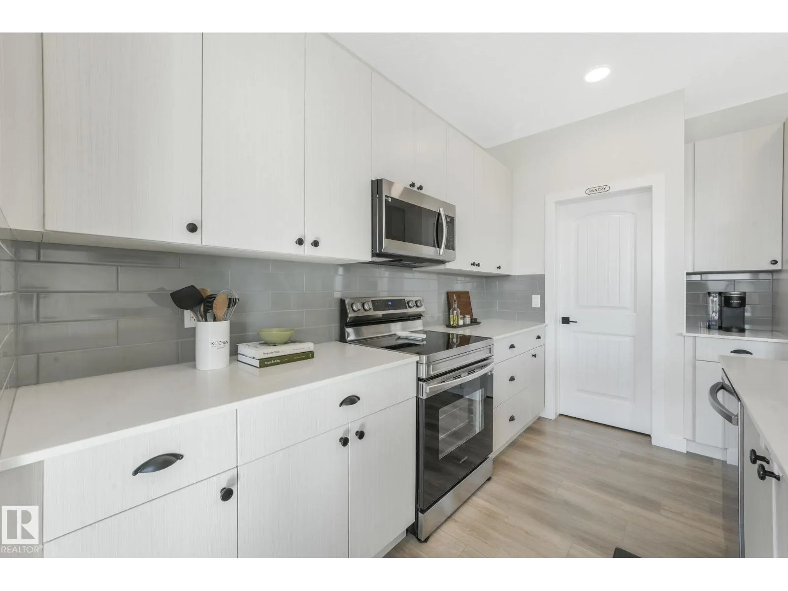 37 SPRINGBROOK WD