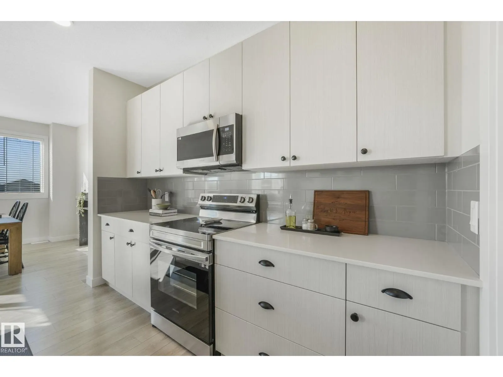 37 SPRINGBROOK WD