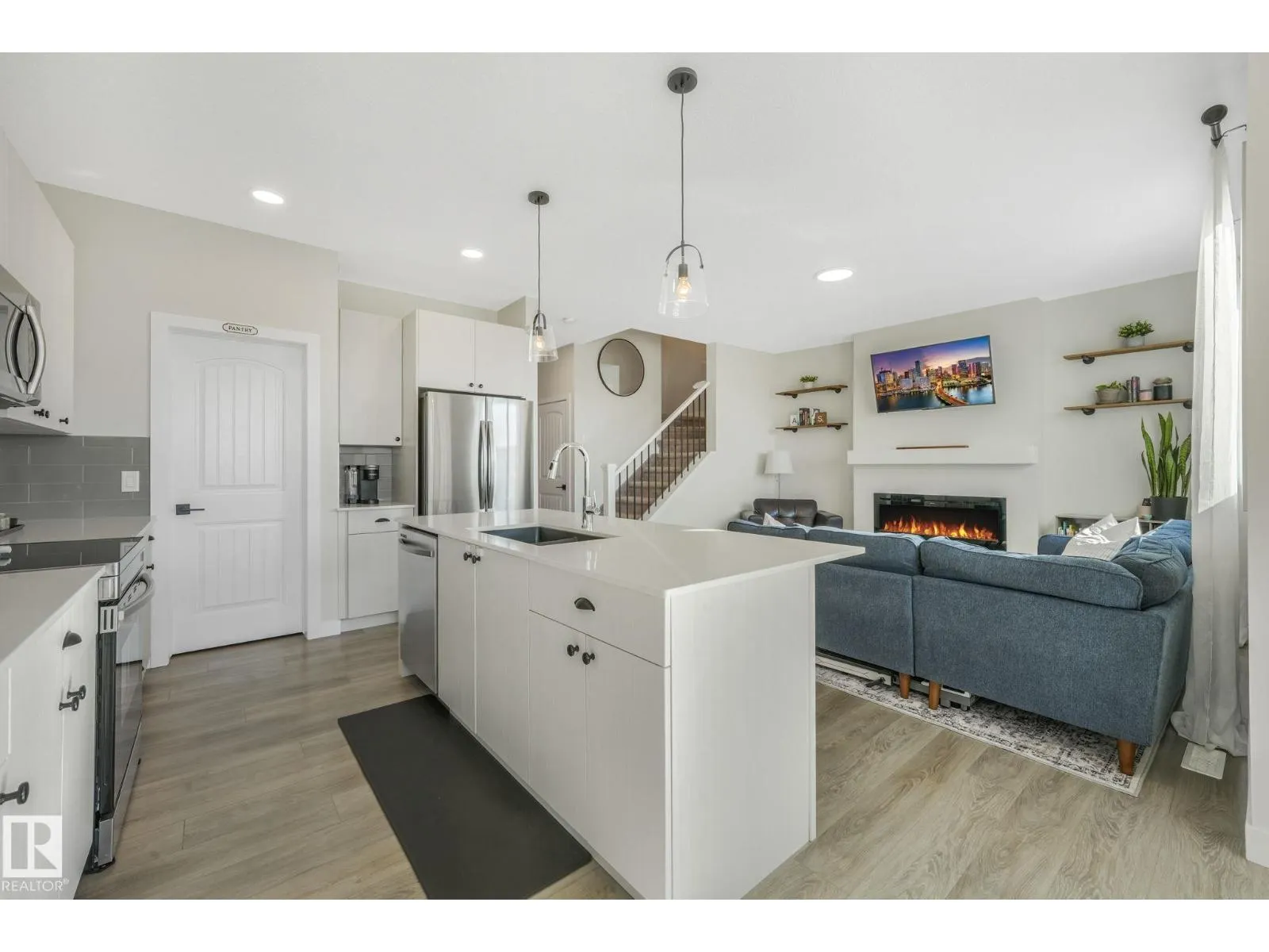 37 SPRINGBROOK WD