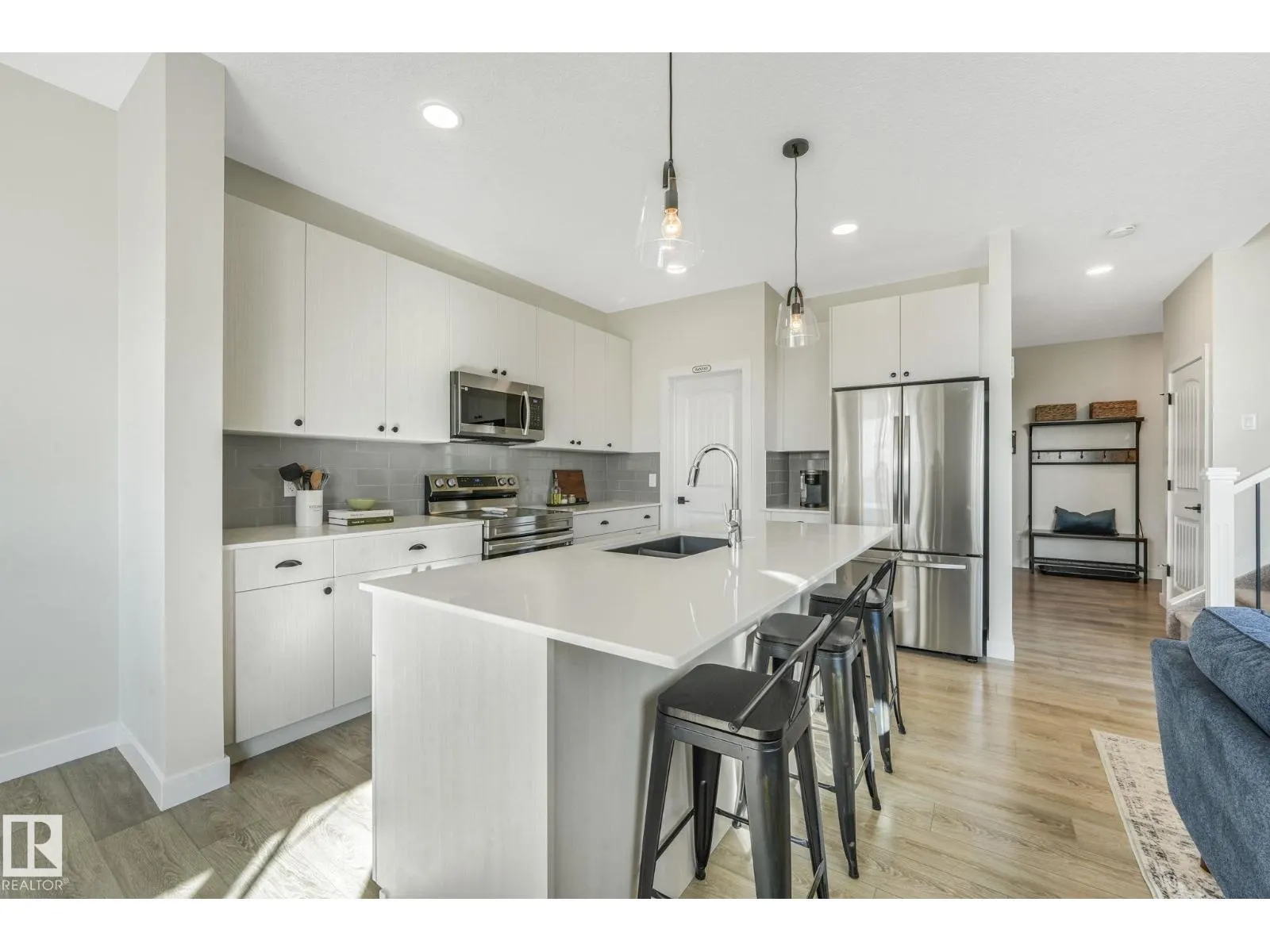 37 SPRINGBROOK WD