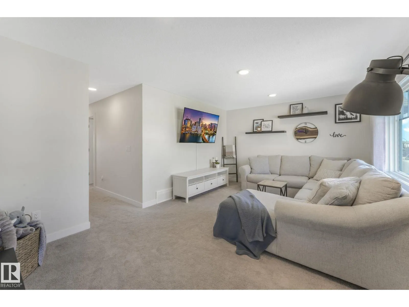 37 SPRINGBROOK WD