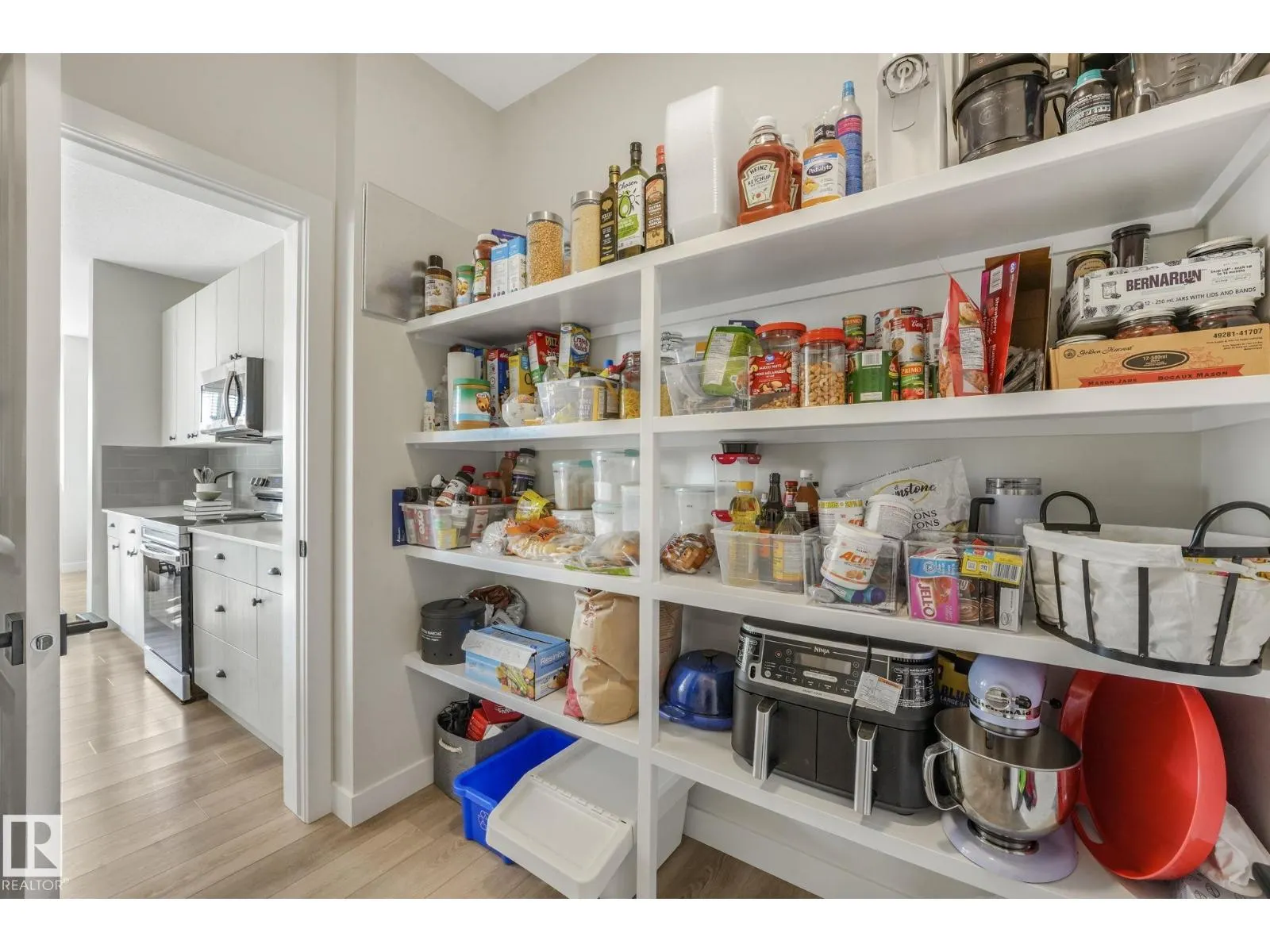 37 SPRINGBROOK WD