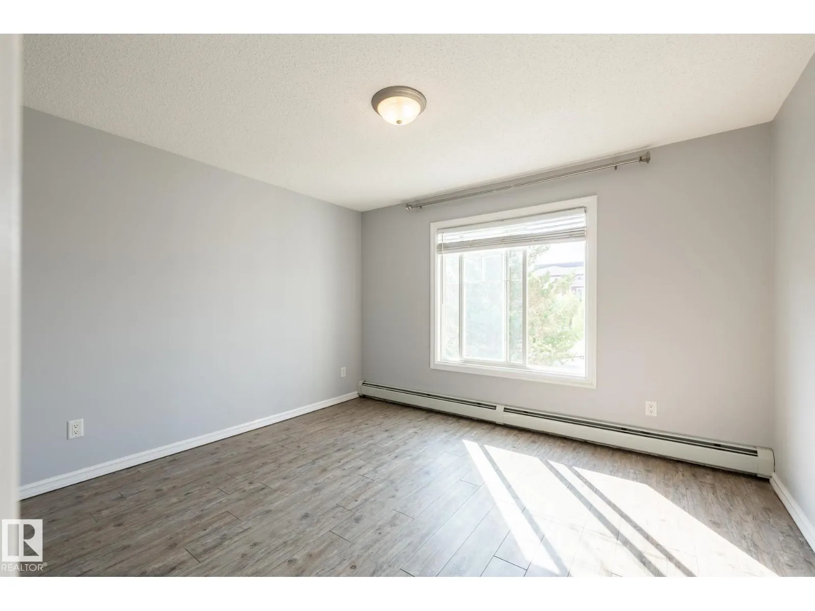 #201 4407 23 ST NW