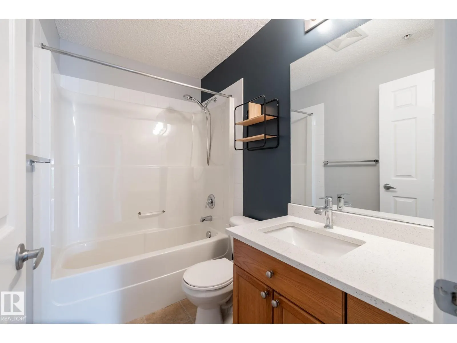 #201 4407 23 ST NW