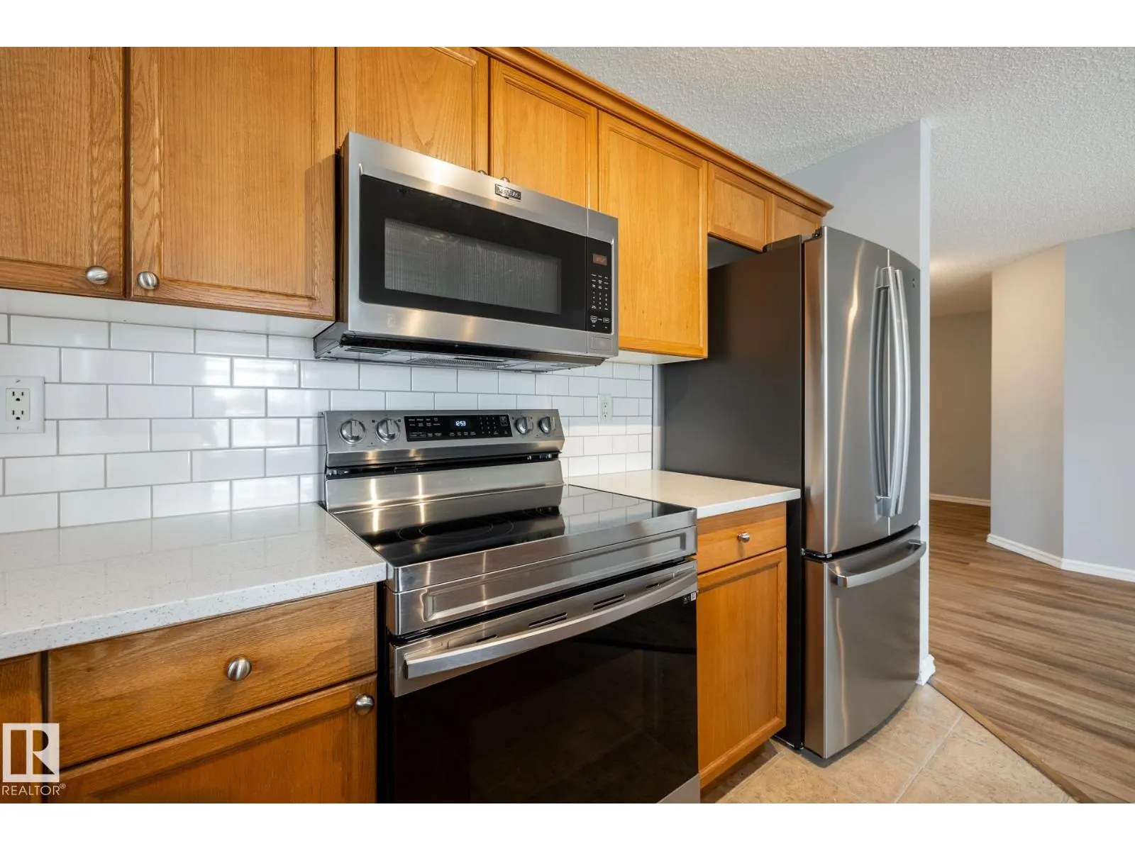 #201 4407 23 ST NW