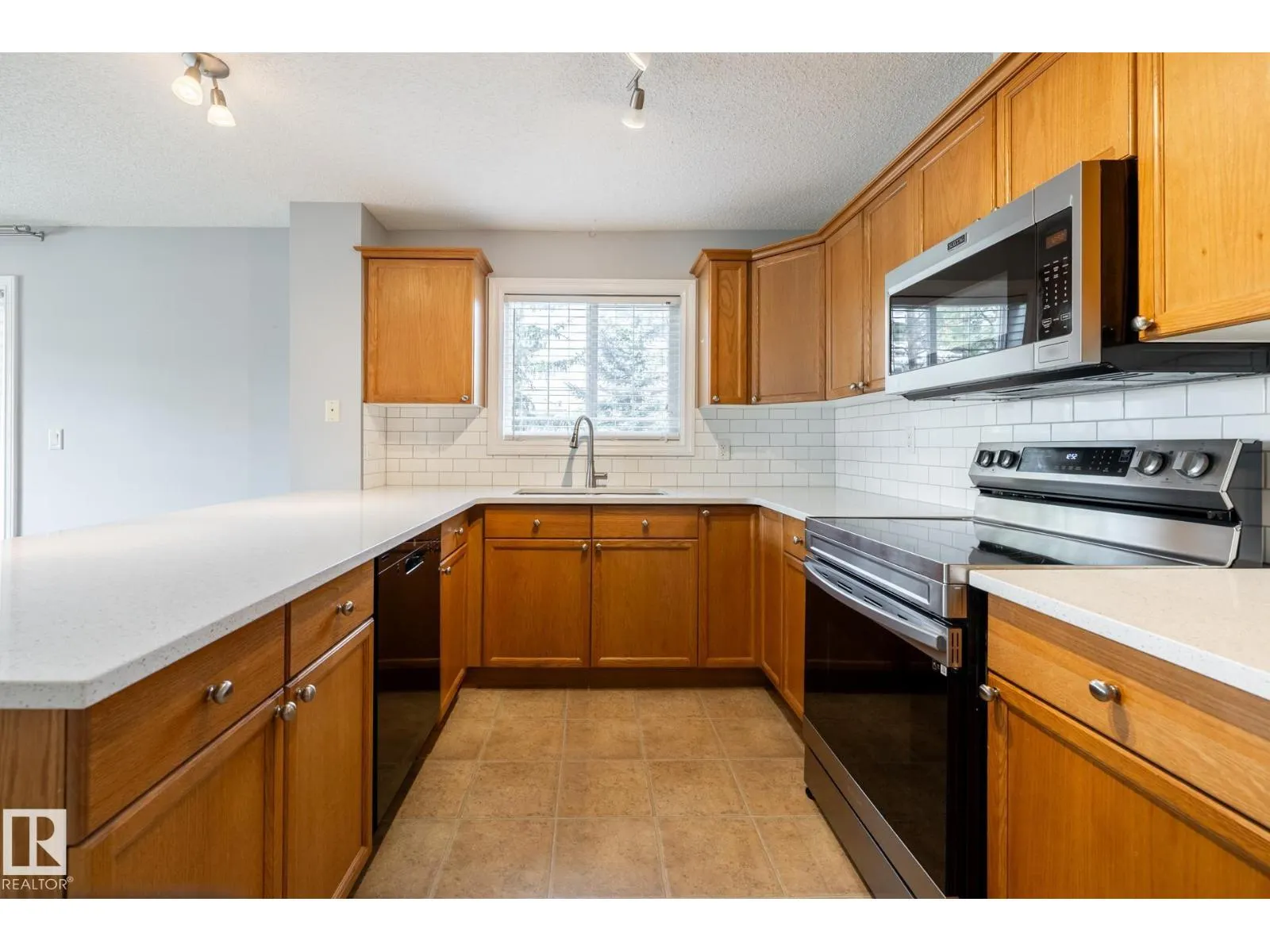 #201 4407 23 ST NW
