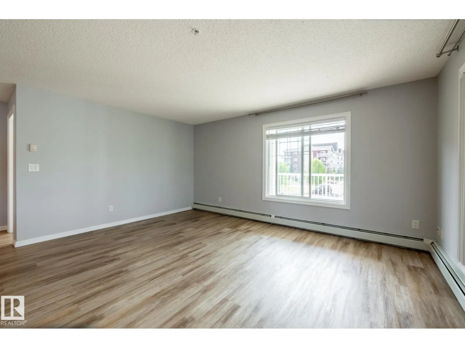 #201 4407 23 ST NW