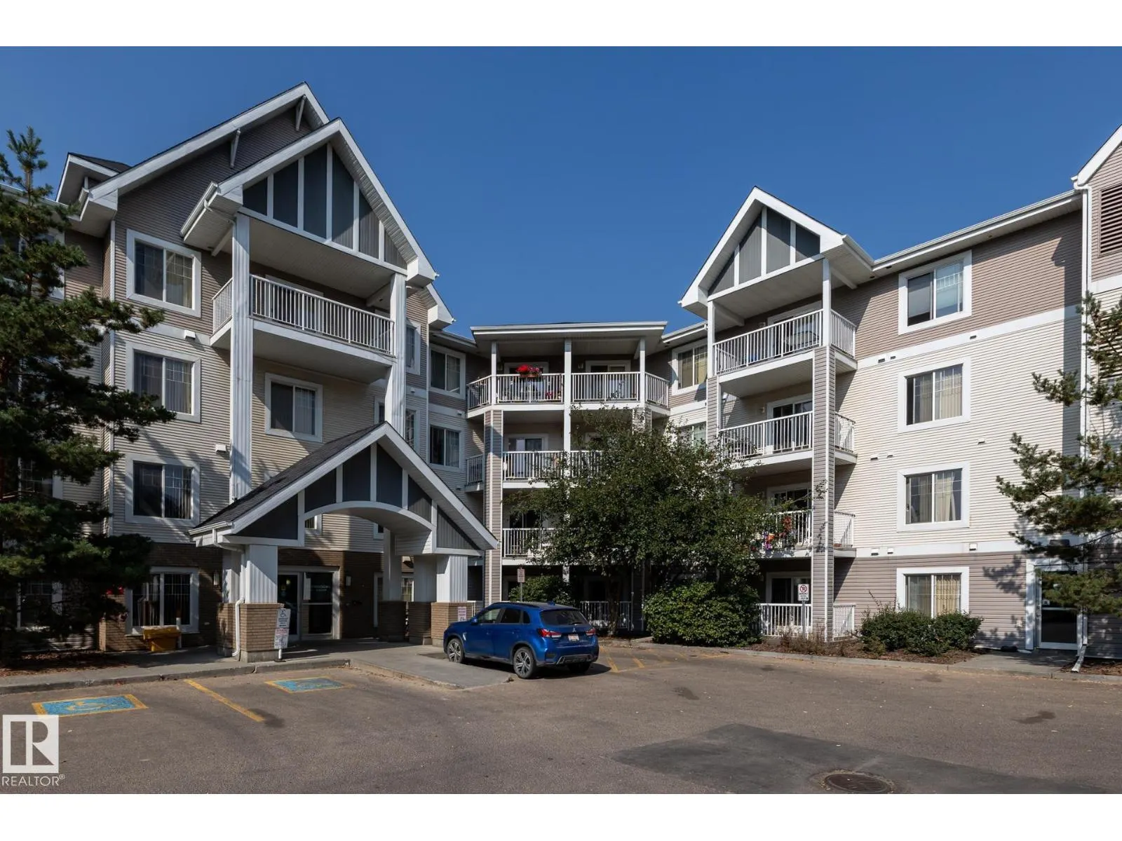 #201 4407 23 ST NW